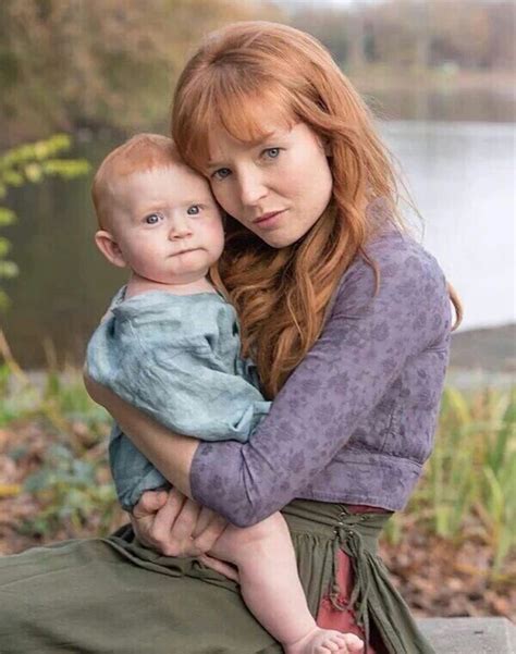 How Annie Cresta Won The Hunger Games .